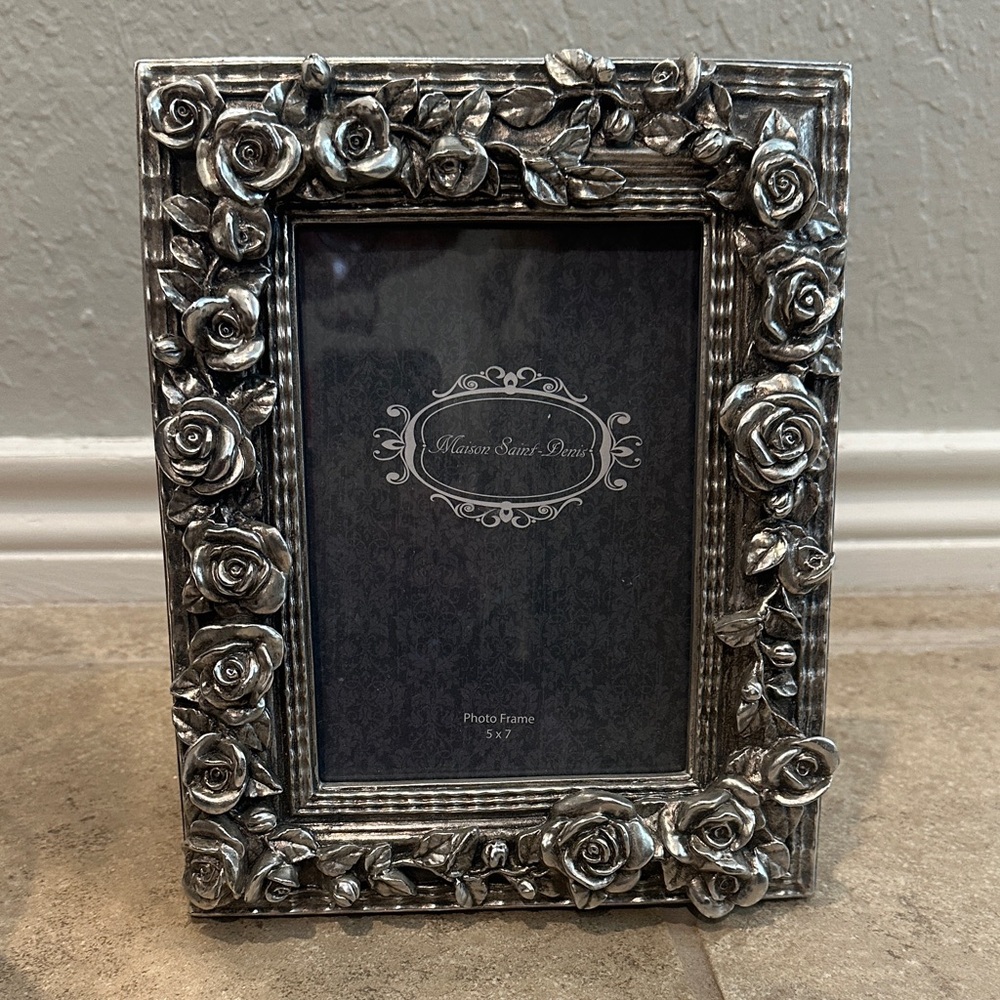 5 x 7 inches Silver Roses Decorative Frame